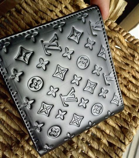 lv wallet engraved